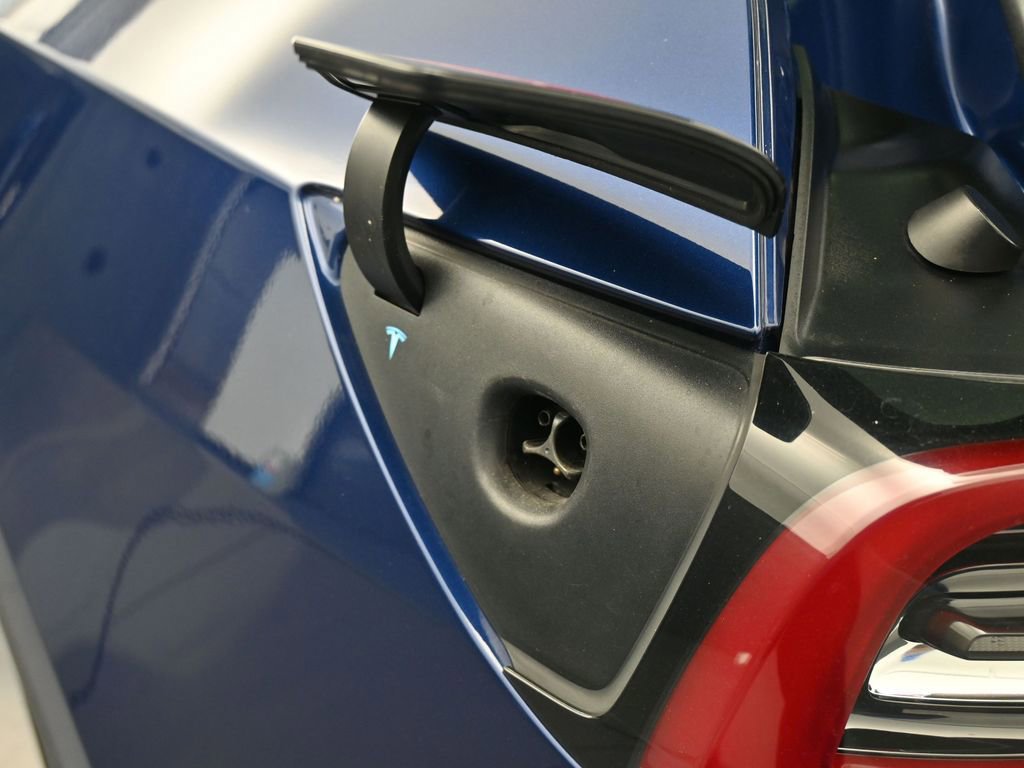 Used 2021 Tesla Model Y Long Range image 29