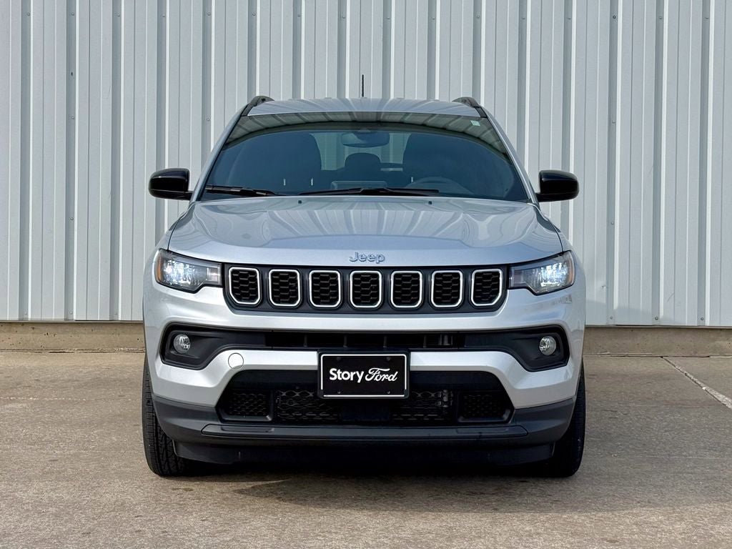Used 2025 Jeep Compass Latitude AWD/4WD image 9