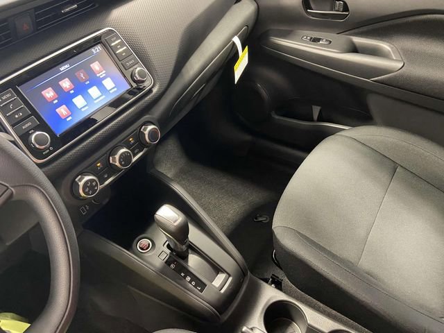 New 2025 Nissan Kicks Play S image 18