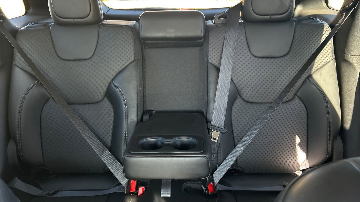 Used 2021 Jeep Cherokee Latitude Lux w/ Comfort/Convenience Group image 19