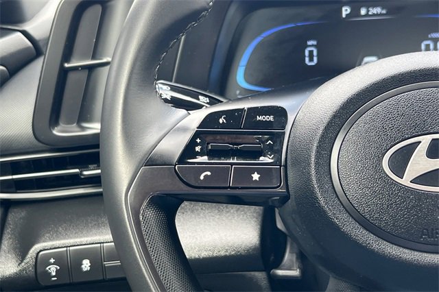 Used 2025 Hyundai Elantra Sport image 28