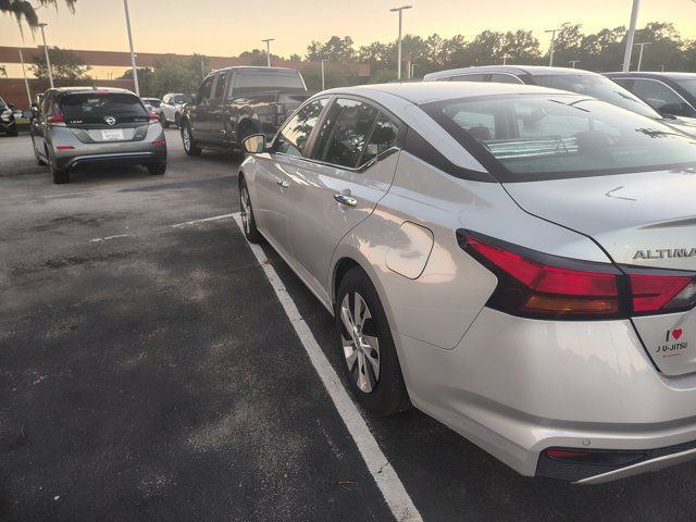 Used 2024 Nissan Altima 2.5 S FWD image 11