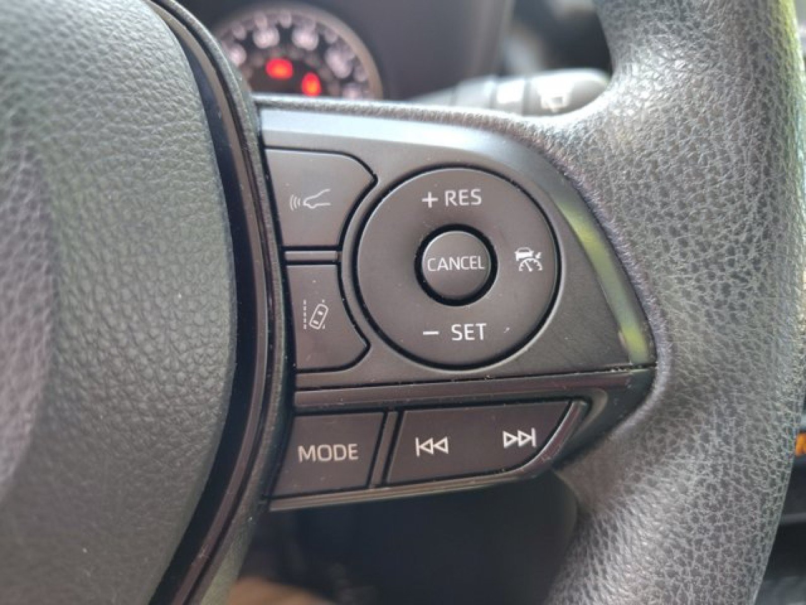 Used 2022 Toyota RAV4 XLE w/ Convenience Package AWD/4WD image 25