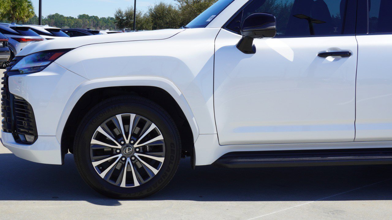 Used 2023 Lexus LX 600 4WD w/ Appearance Package image 10