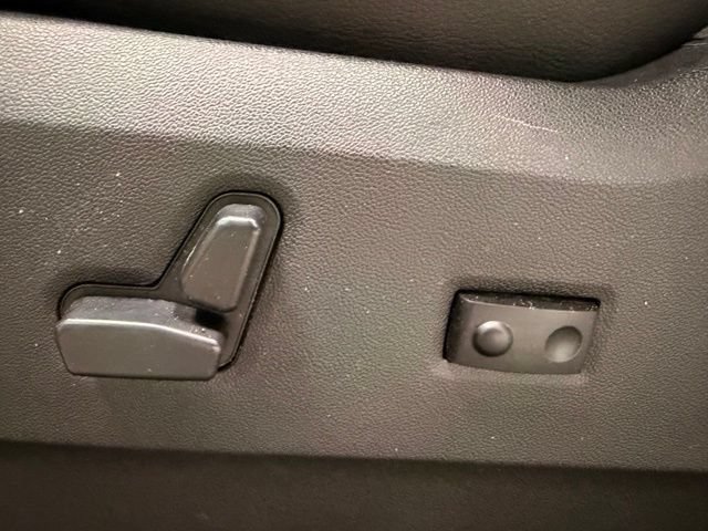 Used 2015 Chrysler Town & Country Touring-L w/ Driver Convenience Group FWD image 24