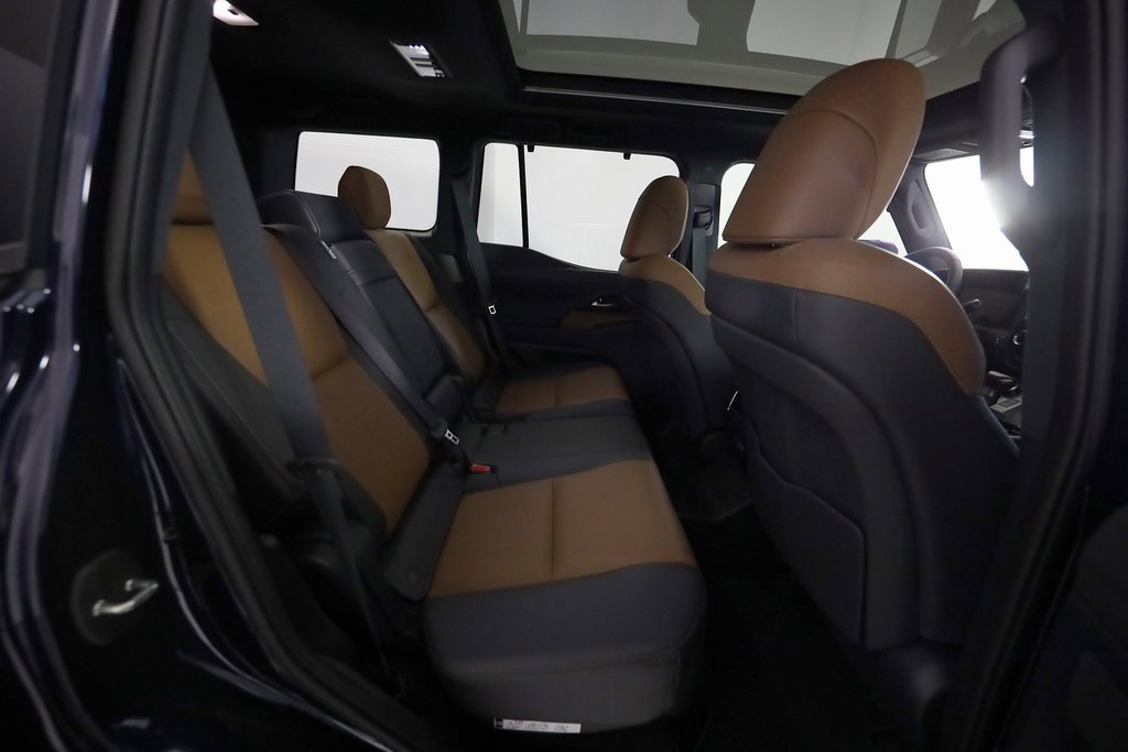 Used 2025 Lexus GX 550 w/ Accessory Package (2T) image 11