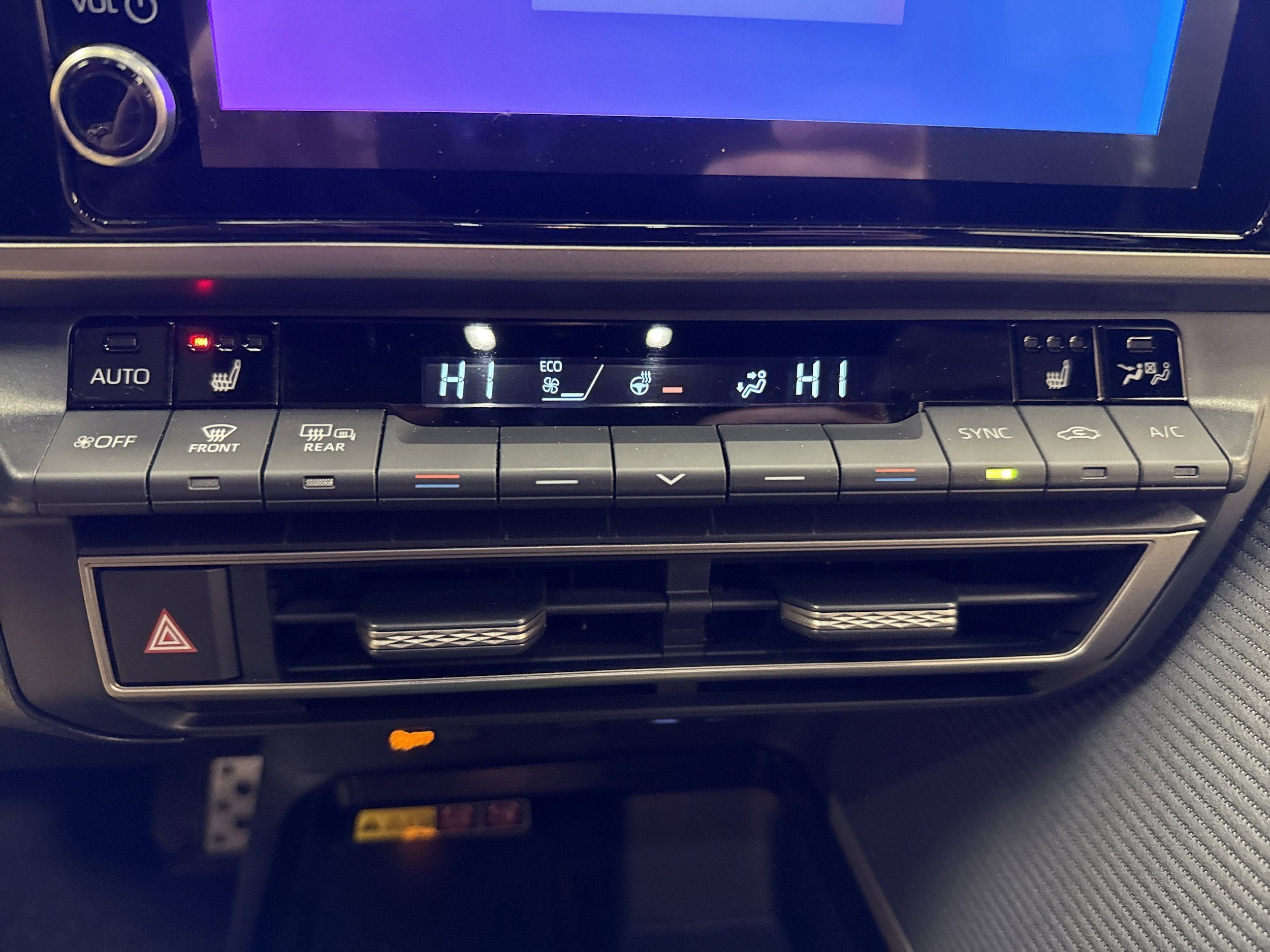 Used 2025 Toyota Camry SE w/ Convenience Package AWD/4WD image 8