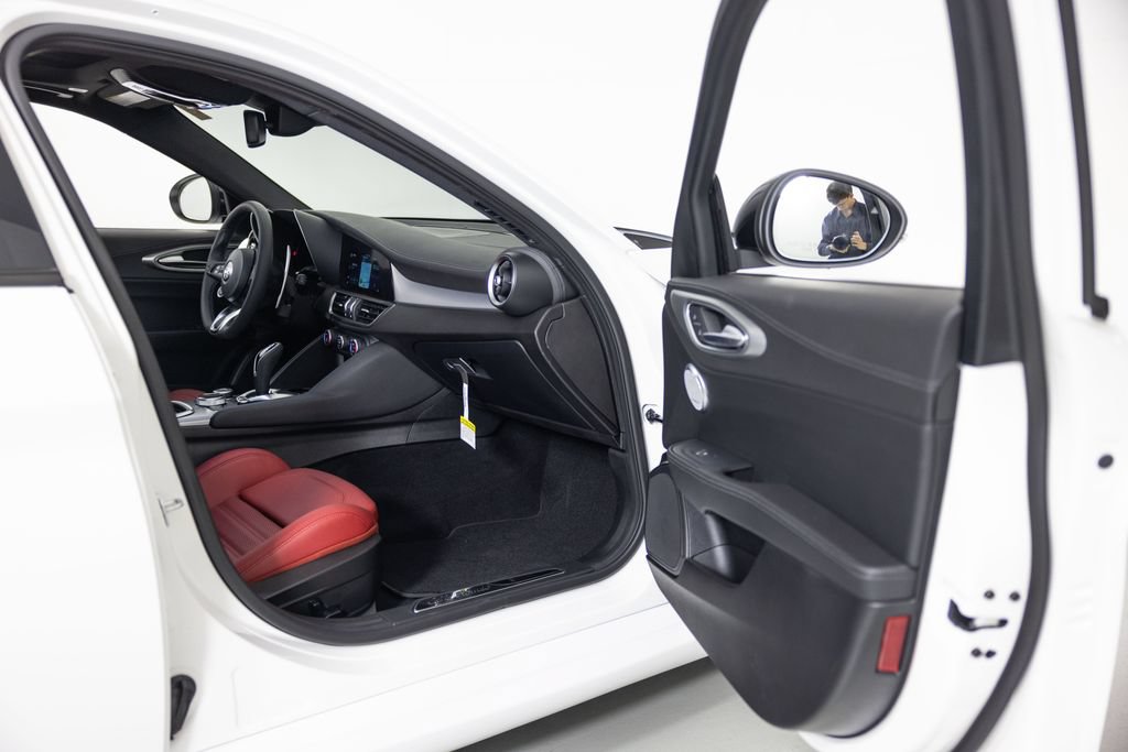 New 2026 Alfa Romeo Giulia AWD image 33