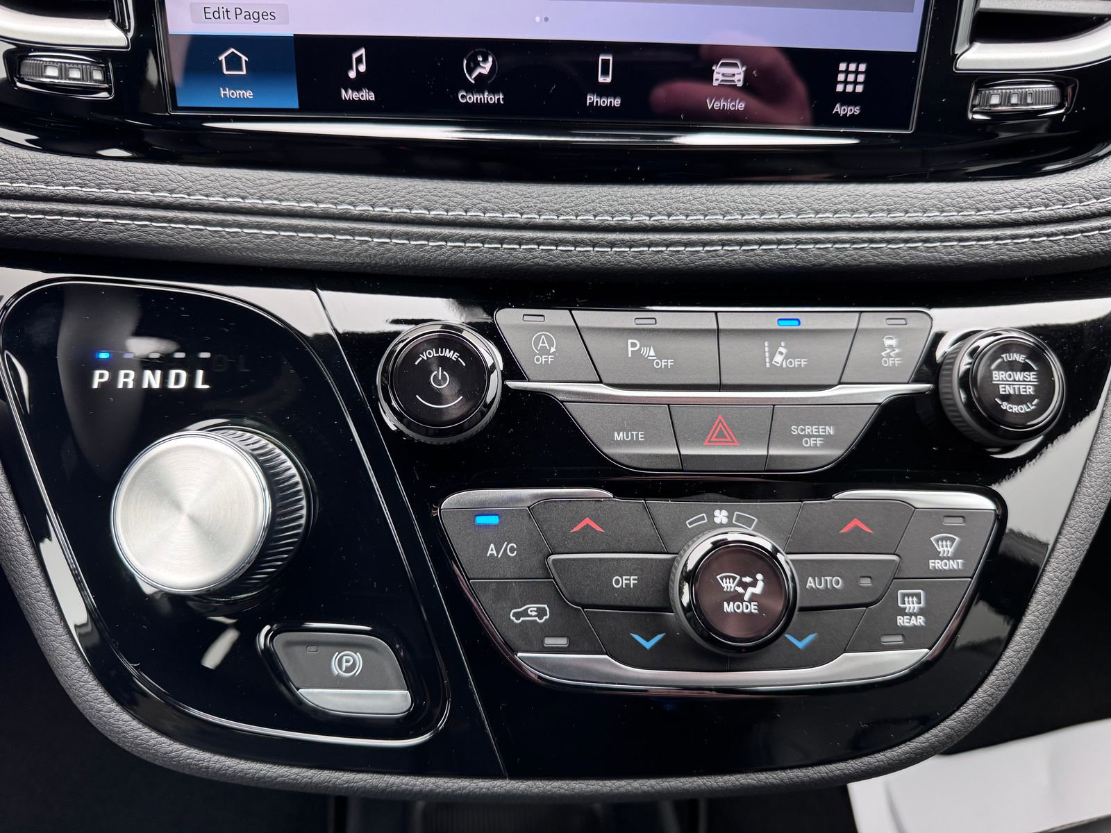 New 2025 Chrysler Pacifica Select AWD/4WD image 18