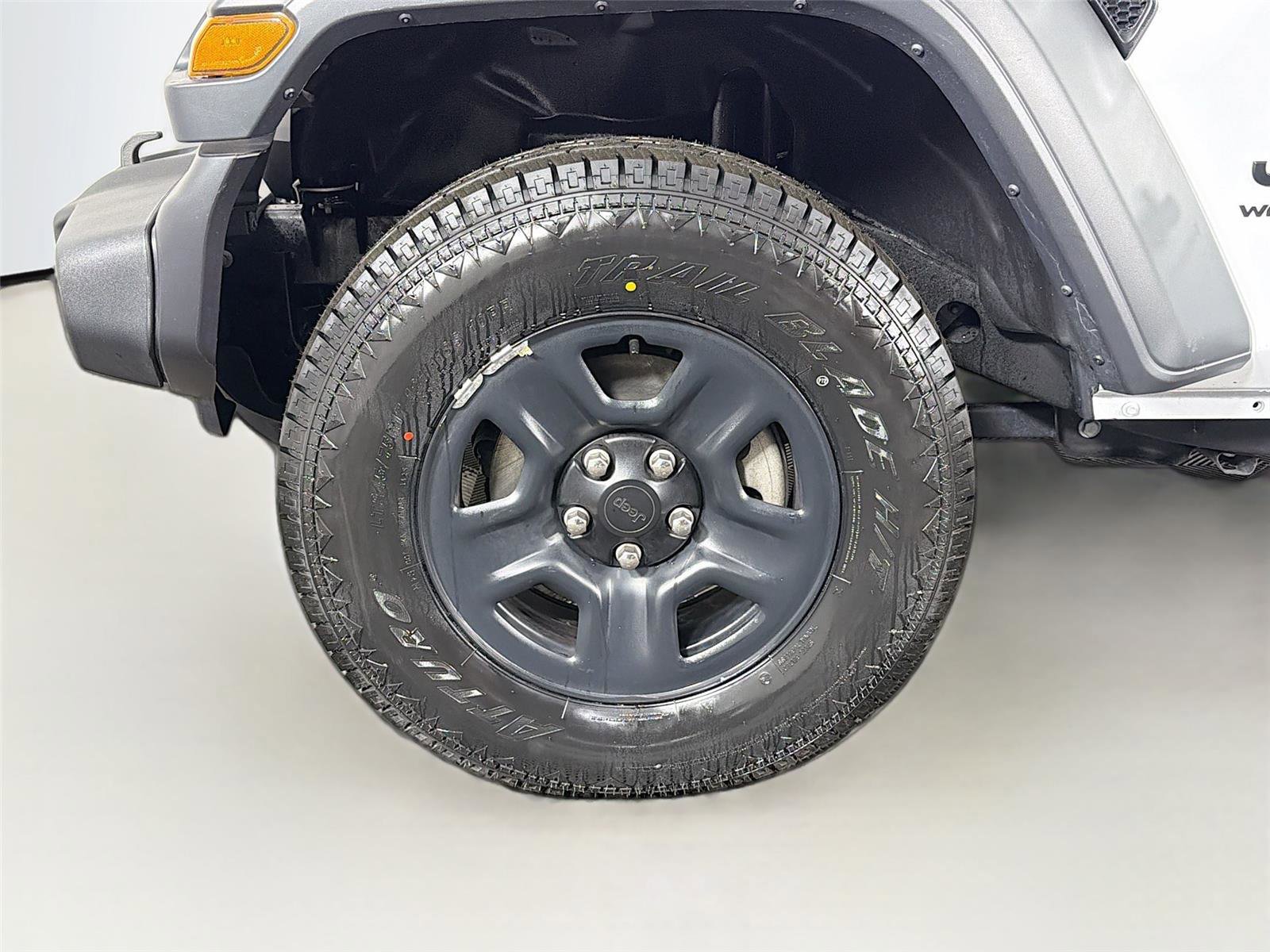 Used 2025 Jeep Wrangler Sport image 29