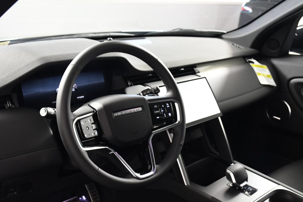 Certified 2025 Land Rover Discovery Sport Dynamic SE AWD/4WD image 13
