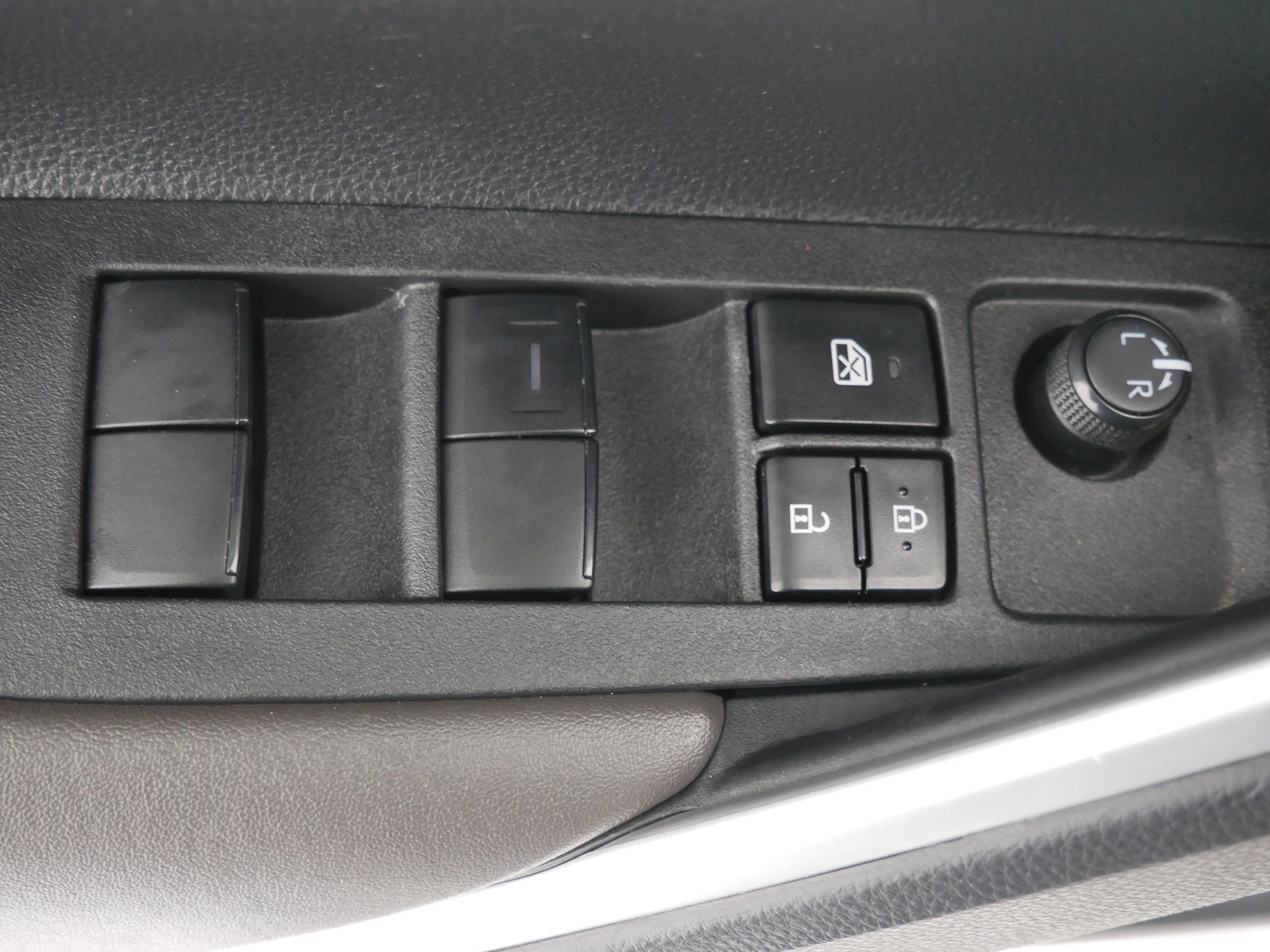 Used 2022 Toyota Corolla Cross XLE image 20