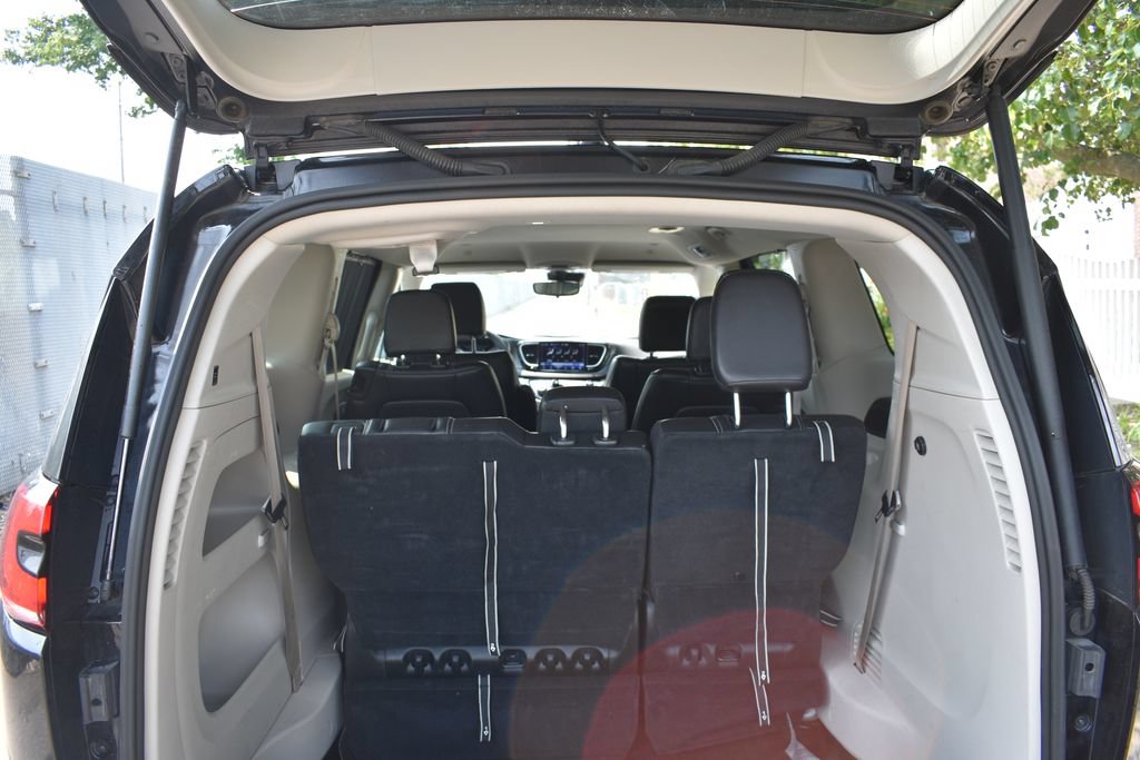 Used 2024 Chrysler Pacifica Touring-L FWD image 34