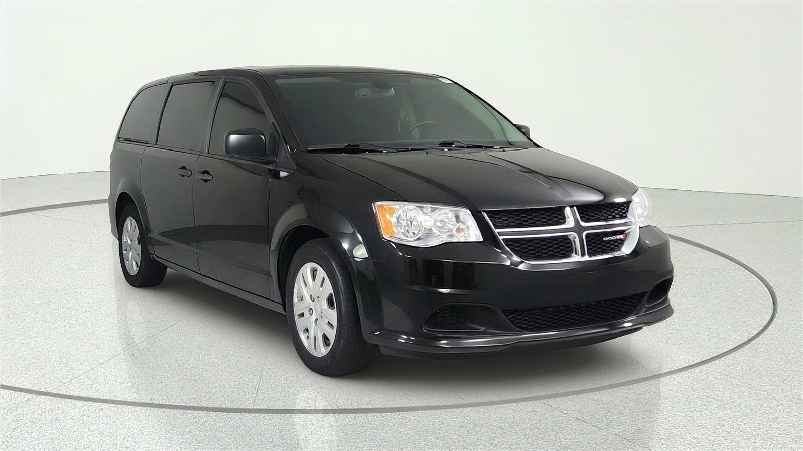 Used 2020 Dodge Grand Caravan SE FWD image 1