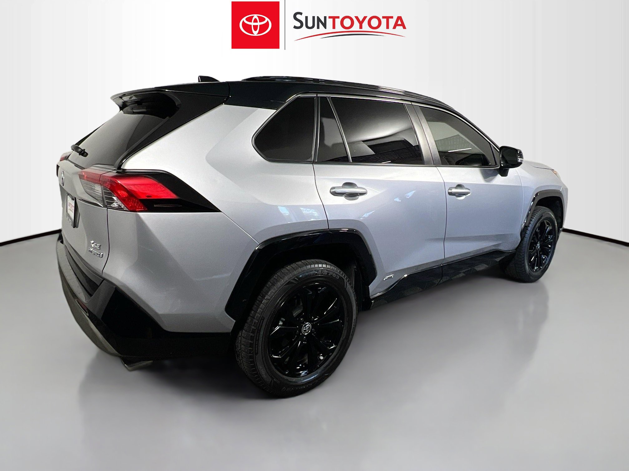 Used 2022 Toyota RAV4 XSE AWD/4WD image 4