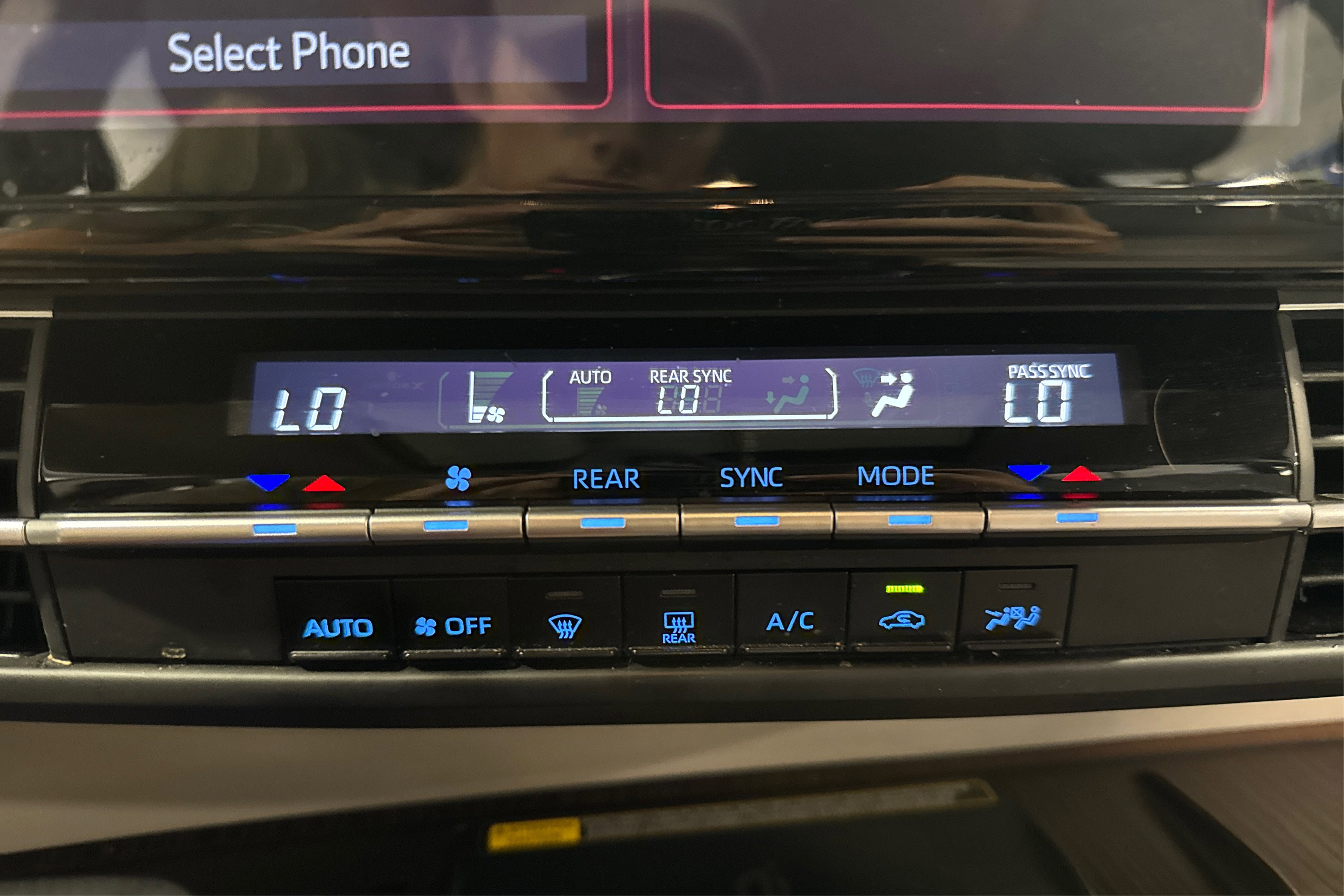 Used 2024 Toyota Sienna LE image 31