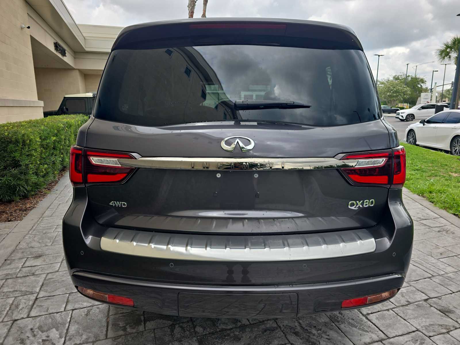 Certified 2023 INFINITI QX80 Premium Select w/ Cargo Package AWD/4WD image 5