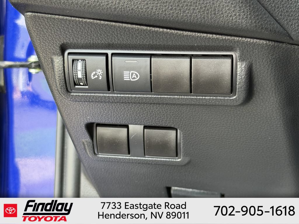 Certified 2025 Toyota Corolla Cross XLE FWD image 22