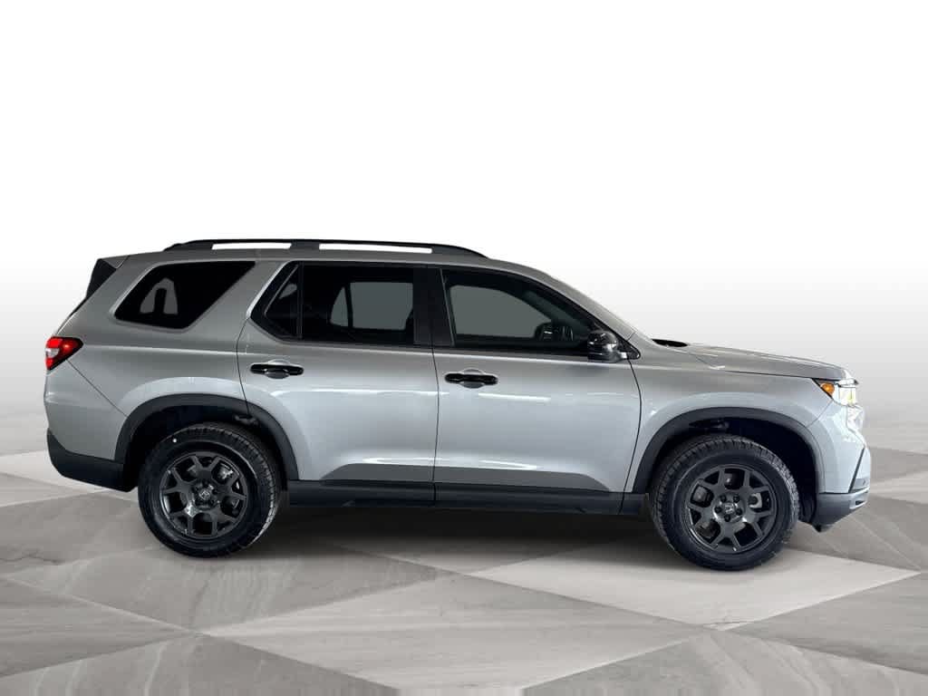 Used 2025 Honda Pilot TrailSport image 9