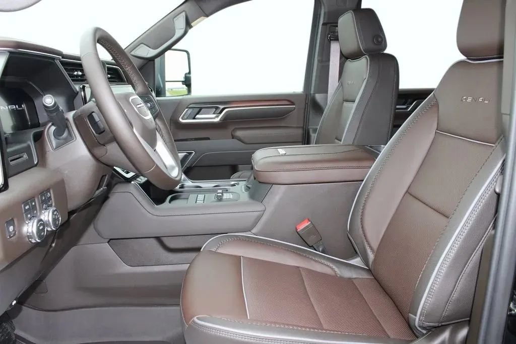 New 2026 GMC Sierra 3500 Denali AWD/4WD image 9