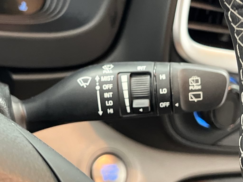 Used 2025 Hyundai Venue SEL FWD image 49
