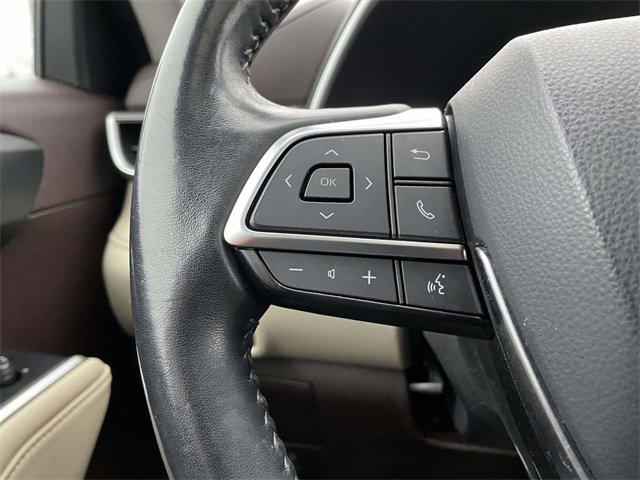 Used 2020 Toyota Highlander XLE image 27