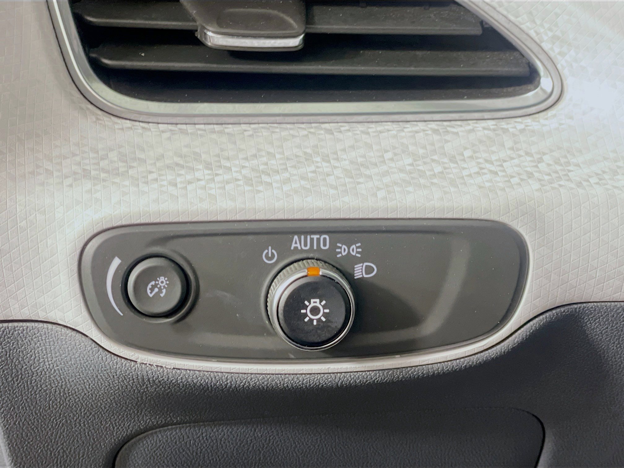 Used 2017 Chevrolet Bolt LT image 17