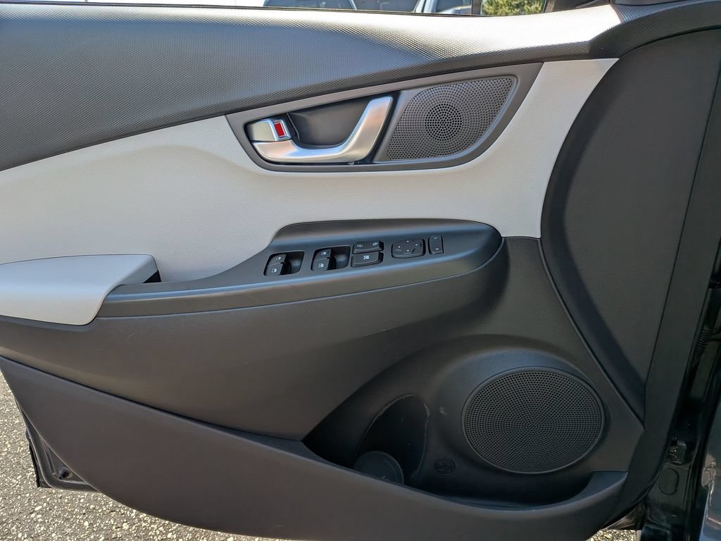Used 2022 Hyundai Kona SEL w/ Convenience Package FWD image 32