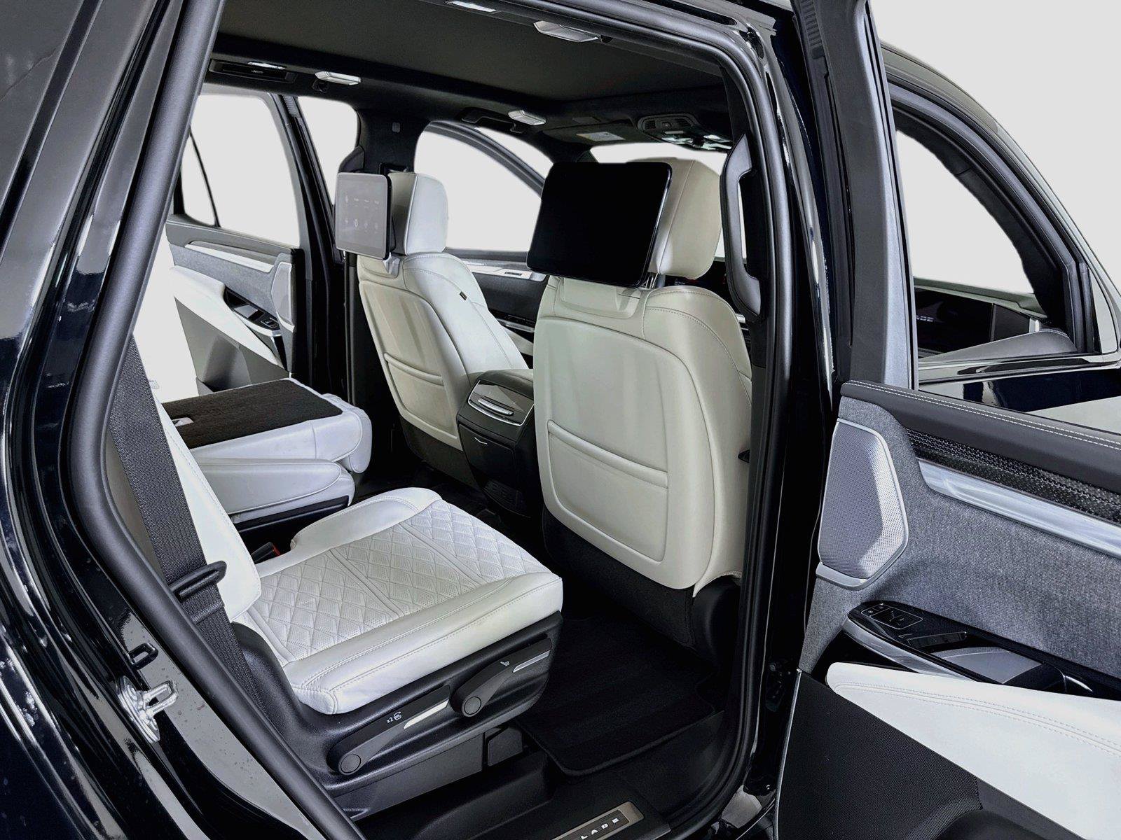 Used 2025 Cadillac Escalade V w/ LPO, ONYX Package AWD/4WD image 31