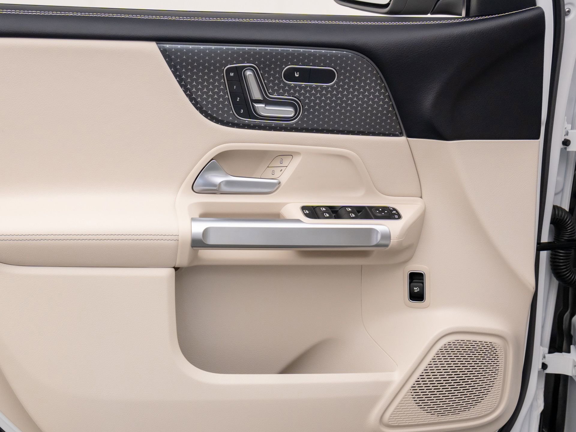 New 2025 Mercedes-Benz GLB 250 4MATIC image 16