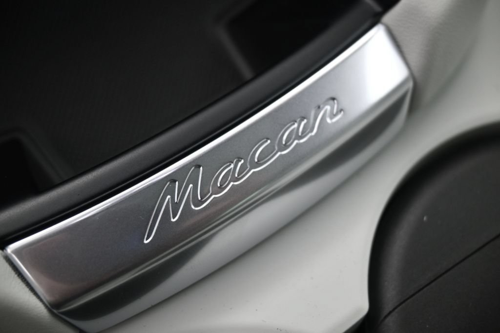 New 2026 Porsche Macan AWD/4WD image 18