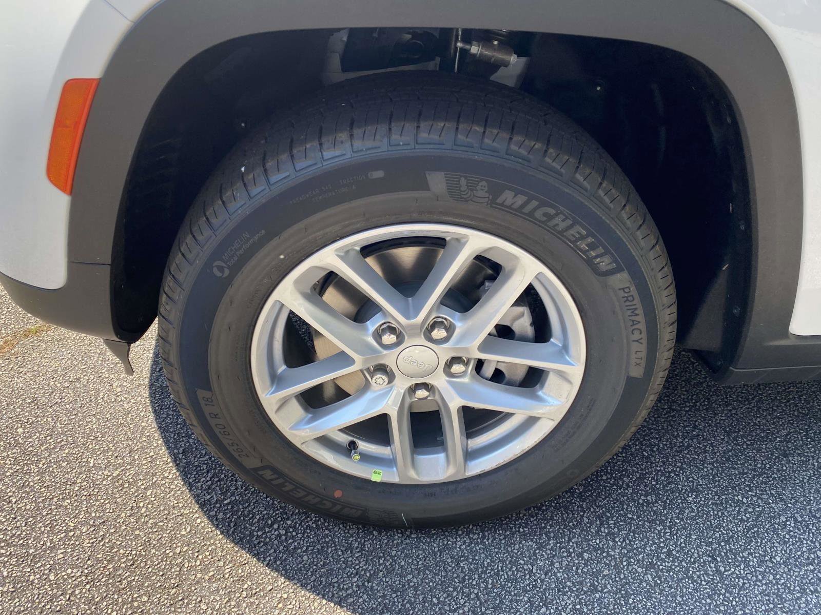 New 2025 Jeep Grand Cherokee Laredo X w/ Luxury Tech Group I image 22