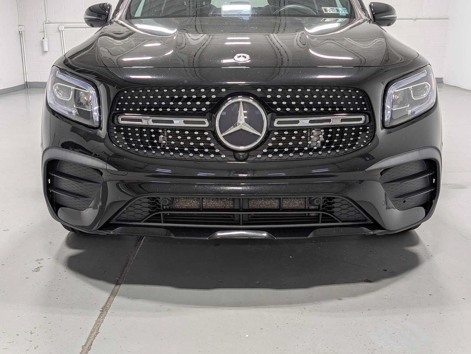 Used 2023 Mercedes-Benz GLB 250 4MATIC image 2