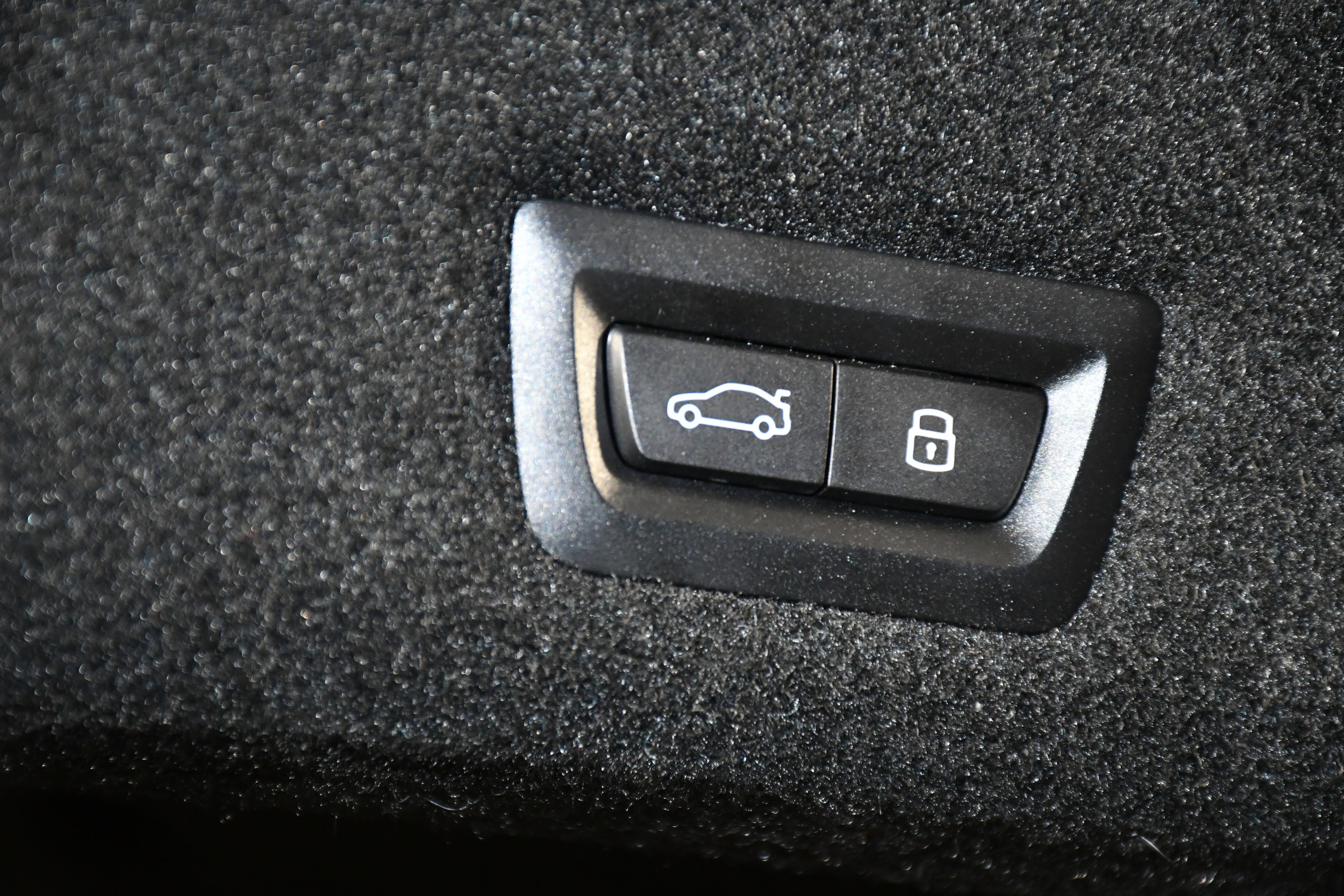 Used 2025 BMW 740i xDrive image 52