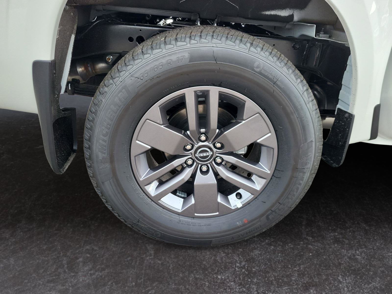 Used 2025 Nissan Frontier SV image 24