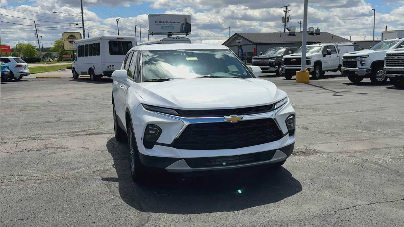 Used 2025 Chevrolet Blazer LT FWD image 3