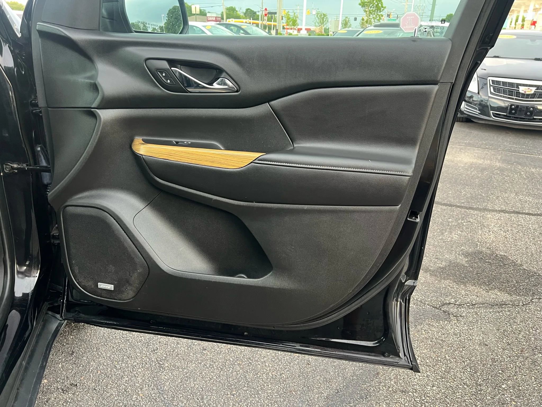 Used 2017 GMC Acadia Denali image 32