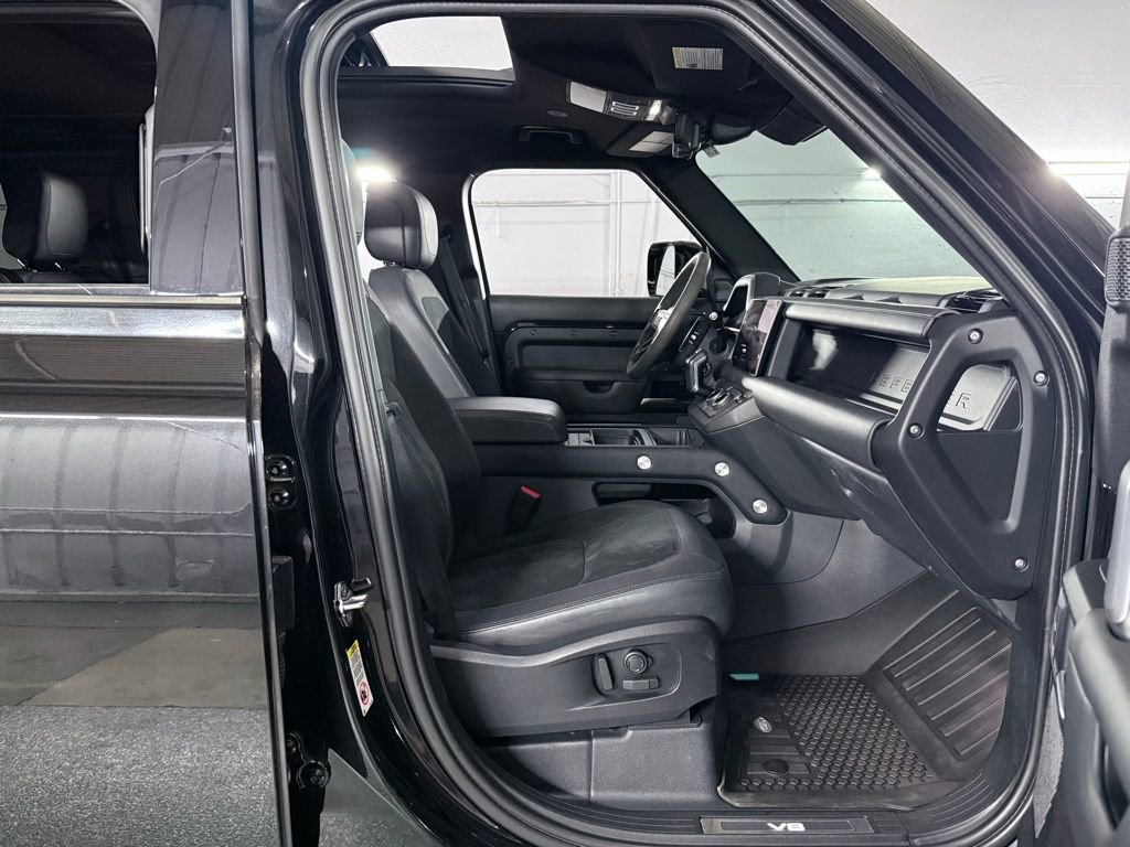 Used 2023 Land Rover Defender 110 V8 AWD/4WD image 23