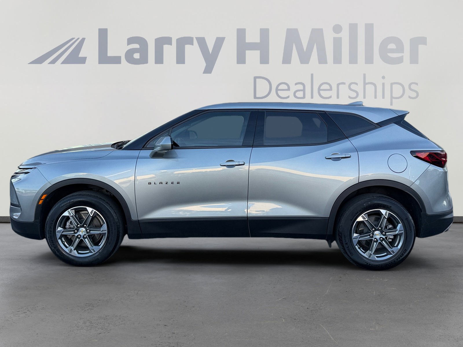 Used 2024 Chevrolet Blazer LT image 2