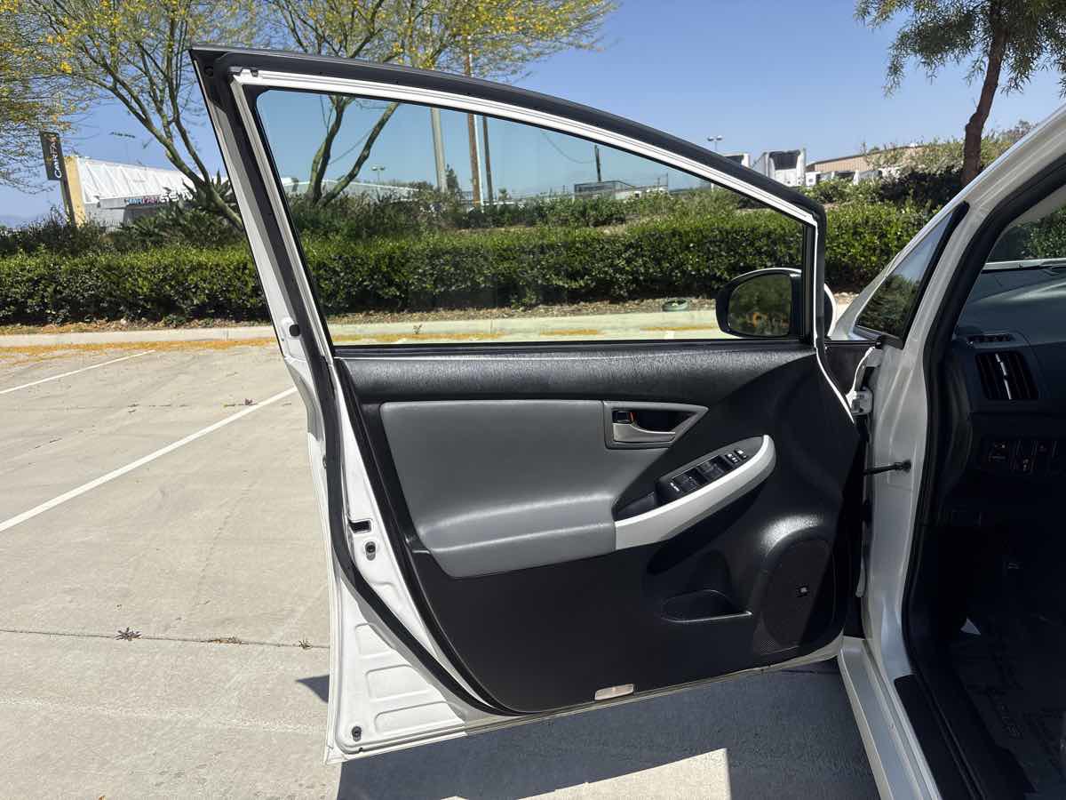 Used 2012 Toyota Prius Four w/ Deluxe Solar Roof Pkg FWD image 19