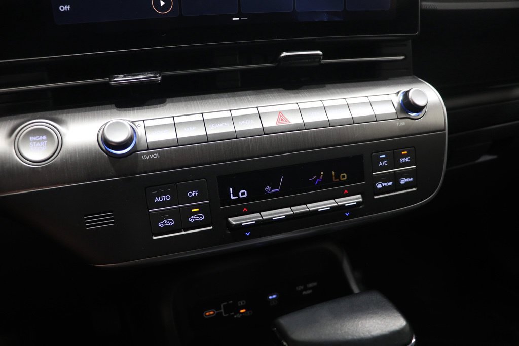 Used 2025 Hyundai Kona SEL FWD image 24
