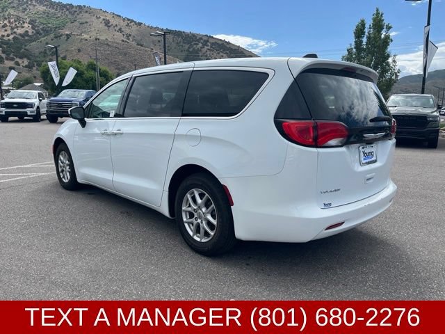 Used 2022 Chrysler Voyager LX FWD image 6