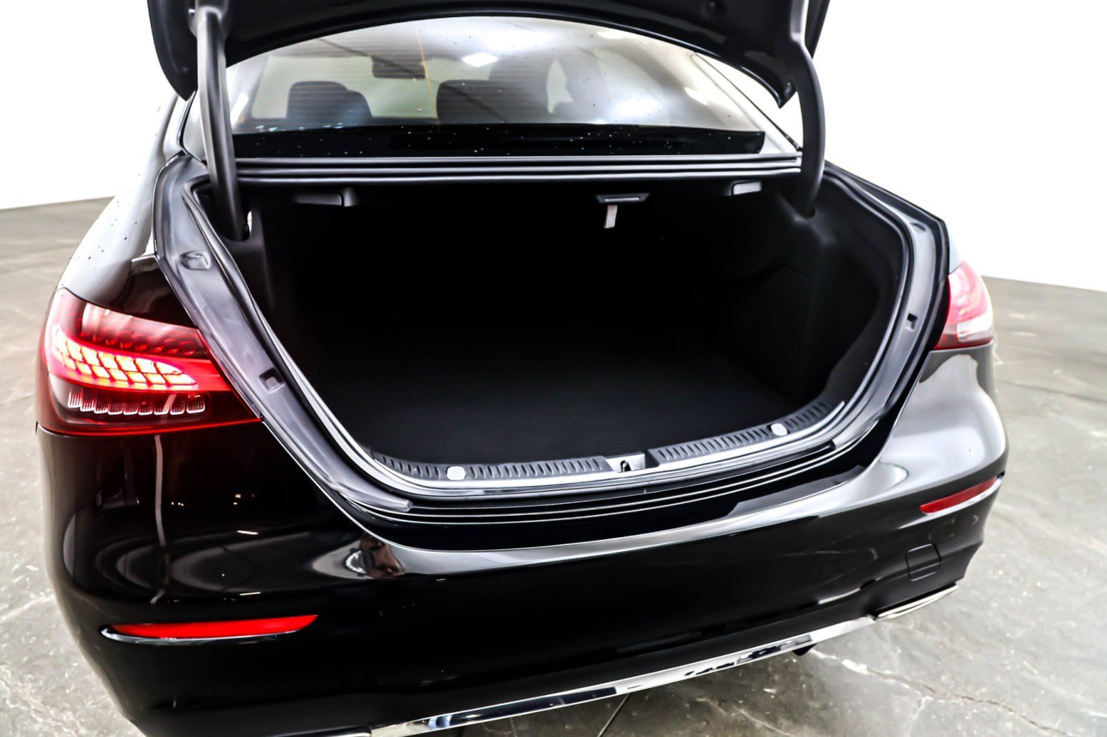 Used 2022 Mercedes-Benz E 350 Sedan image 24