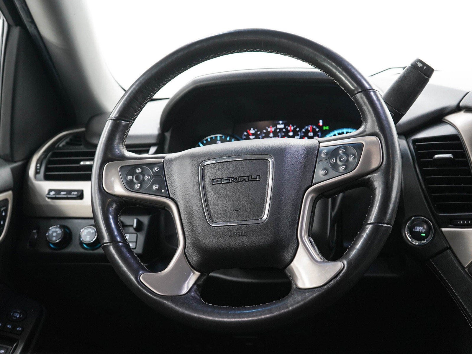 Used 2018 GMC Yukon XL Denali w/ Open Road Package AWD/4WD image 20