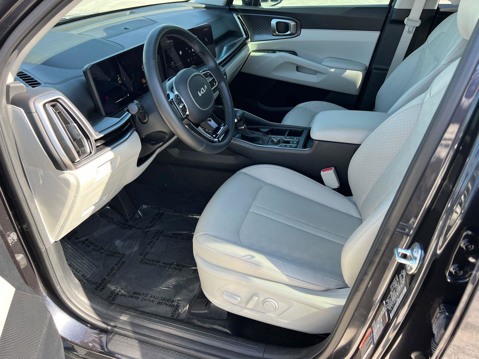 Used 2025 Kia Sorento S w/ Panoramic Sunroof Package image 9