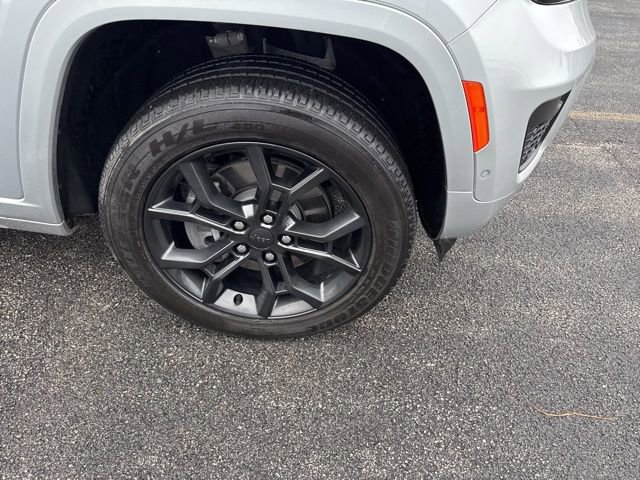 Used 2023 Jeep Grand Cherokee 30th Anniversary image 13