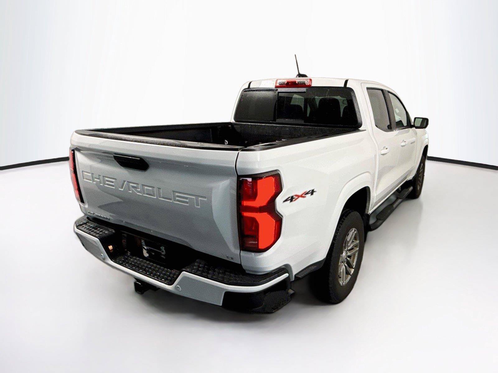 Used 2024 Chevrolet Colorado LT w/ LT Convenience Package III AWD/4WD image 5