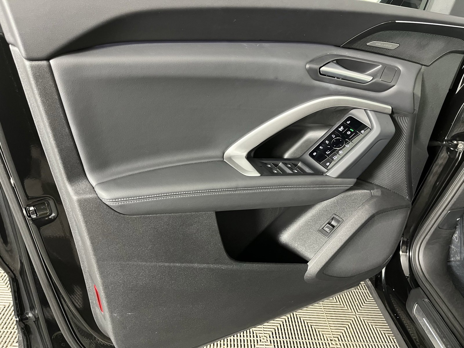 Used 2025 Audi Q5 2.0T Premium Plus w/ Premium Plus image 14