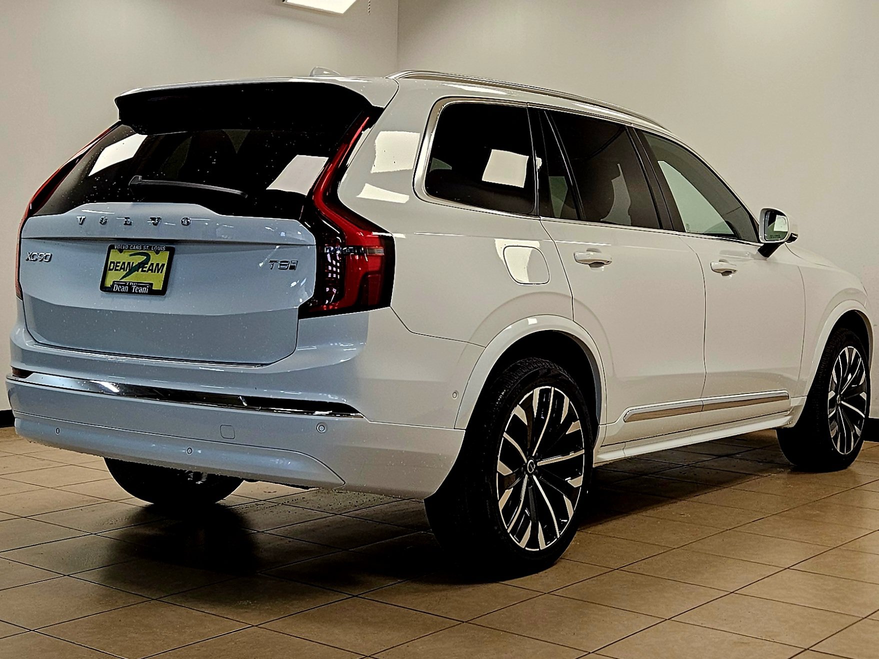 New 2026 Volvo XC90 T8 Plus w/ Protection Package Premier AWD/4WD image 5