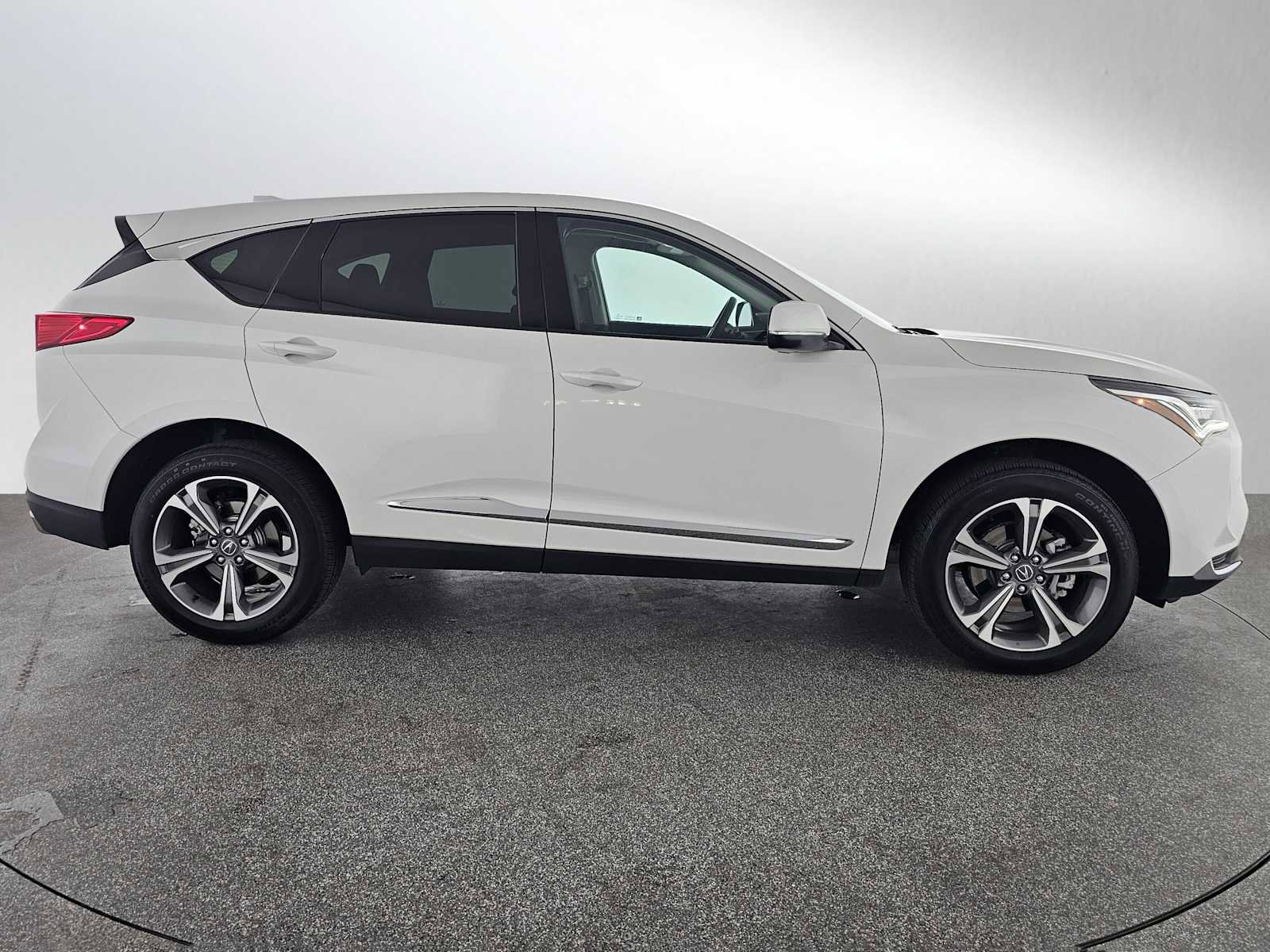 Certified 2025 Acura RDX SH-AWD w/ Technology Package image 2